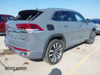 2023 Volkswagen Atlas SEL Premium R-Line z VIN 1V2FE2CA0PC224677, wystawiony jako IAAI lot #41991931 z przebiegiem 22 620 mil mil oraz . Historia ofert i sprzedaży dostępna na DreamBid. Obrazek 4.