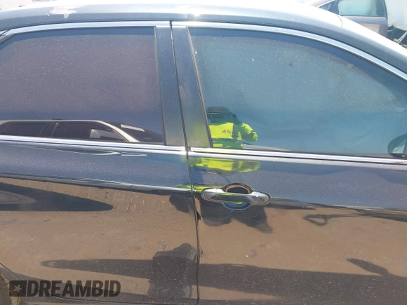 2016 Toyota Camry XLE with VIN 4T4BF1FK3GR535768, listed as a IAAI auction lot 41988698 with 157,452 mi miles. Bid and sale history available at carsss.com. Image 14.