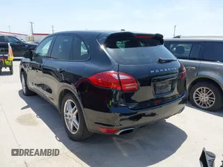 2012 Porsche Cayenne z VIN WP1AA2A26CLA06173, wystawiony jako IAAI lot #42262866 z przebiegiem 179 722 mil mil oraz . Historia ofert i sprzedaży dostępna na DreamBid. Obrazek 3.