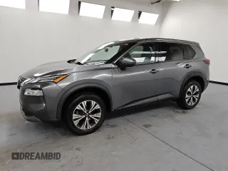 2021 Nissan Rogue SV z VIN 5N1AT3BB5MC718767, wystawiony jako Copart lot #57649405 z przebiegiem 155 589 mil mil oraz Czysty tytuł • Clean title. Historia ofert i sprzedaży dostępna na DreamBid. Obrazek 1.