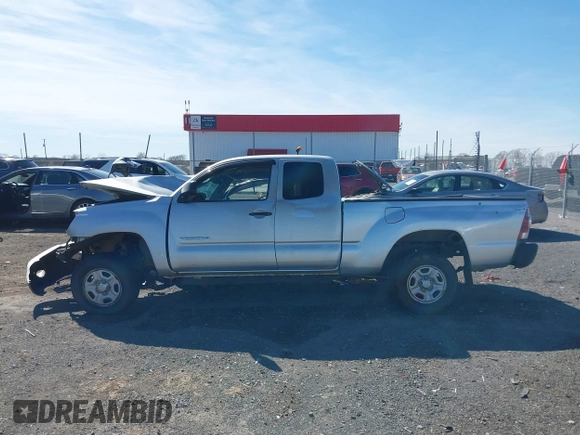 2010 Toyota Tacoma z VIN 5TETX4CNXAZ723380, wystawiony jako IAAI lot #41771322 z przebiegiem Nie podano mil oraz . Historia ofert i sprzedaży dostępna na DreamBid. Obrazek 13.