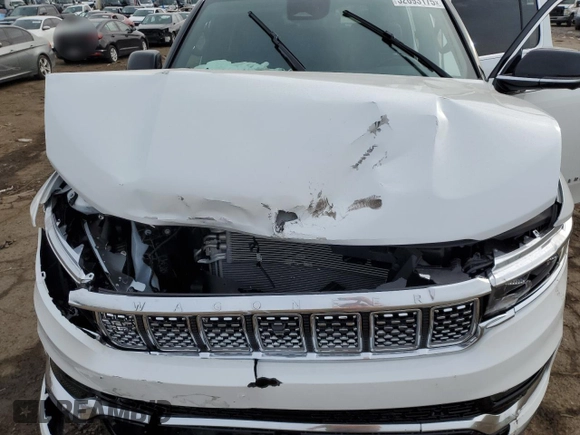 2023 Jeep Grand Wagoneer z VIN 1C4SJVEJ4PS550269, wystawiony jako Copart lot #52693175 z przebiegiem 9 915 mil mil oraz Szkoda całkowita • Salvage title. Historia ofert i sprzedaży dostępna na DreamBid. Obrazek 14.