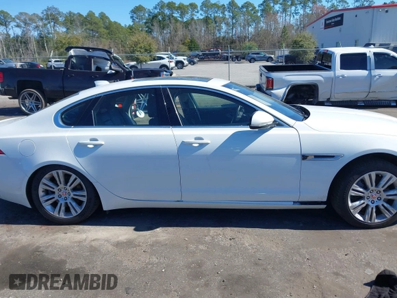 2016 Jaguar XF 35t Premium with VIN SAJBD4BV2GCY07515, listed as a IAAI auction lot 41492616 with 92,573 mi miles. Bid and sale history available at carsss.com. Image 13.
