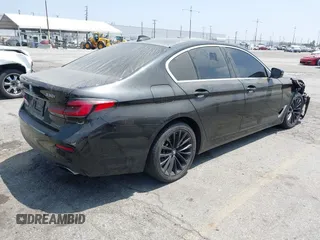 2021 BMW 5 Series 530i z VIN WBA53BH01MCF65097, wystawiony jako IAAI lot #42783119 z przebiegiem 91 829 mil mil oraz . Historia ofert i sprzedaży dostępna na DreamBid. Obrazek 4.