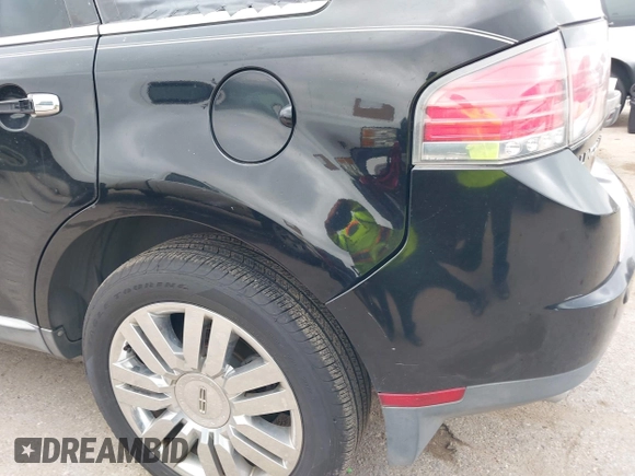 2008 Lincoln MKX z VIN 2LMDU68CX8BJ24813, wystawiony jako IAAI lot #41927383 z przebiegiem 225 516 mil mil oraz . Historia ofert i sprzedaży dostępna na DreamBid. Obrazek 12.
