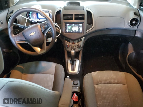 2016 Chevrolet Sonic LS z VIN 1G1JA5SH6G4185877, wystawiony jako Copart lot #42243525 z przebiegiem 117 903 mil mil oraz Szkoda całkowita • Salvage title. Historia ofert i sprzedaży dostępna na DreamBid. Obrazek 8.