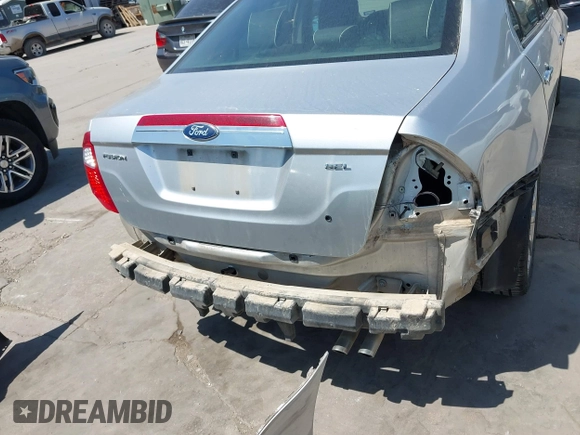 2011 Ford Fusion SEL with VIN 3FAHP0JA2BR253318, listed as a IAAI auction lot 41858945 with 178,710 mi miles. Bid and sale history available at carsss.com. Image 14.