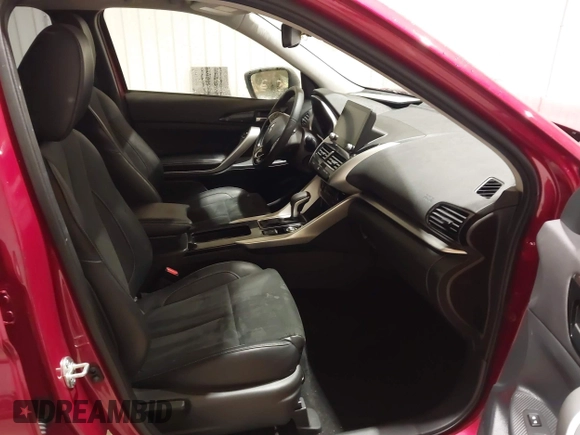 2024 Mitsubishi Eclipse Cross SE z VIN JA4ATWAAXRZ037663, wystawiony jako IAAI lot #41315137 z przebiegiem 23 678 mil mil oraz . Historia ofert i sprzedaży dostępna na DreamBid. Obrazek 5.