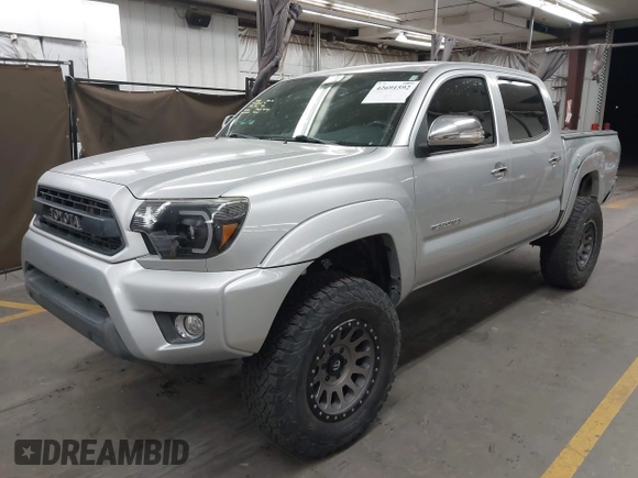 2013 Toyota Tacoma z VIN 3TMLU4EN0DM123507, wystawiony jako IAAI lot #42691592 z przebiegiem 100 894 mil mil oraz . Historia ofert i sprzedaży dostępna na DreamBid. Obrazek 17.