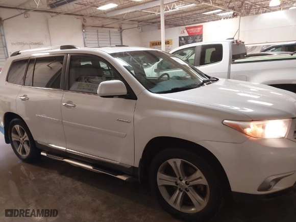 2011 Toyota Highlander Limited with VIN 5TDYK3EHXBS031334, listed as a IAAI auction lot 41521311 with 134,230 mi miles. Bid and sale history available at carsss.com. Image 13.