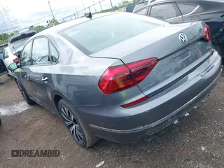 2019 Volkswagen Passat Wolfsburg Edition z VIN 1VWLA7A30KC010294, wystawiony jako IAAI lot #42159974 z przebiegiem 86 303 mil mil oraz . Historia ofert i sprzedaży dostępna na DreamBid. Obrazek 3.