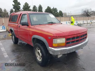 1991 Dodge Dakota z VIN 1B7GG66Y7MS210454, wystawiony jako IAAI lot #41778373 z przebiegiem 151 112 mil mil oraz . Historia ofert i sprzedaży dostępna na DreamBid. Obrazek 1.