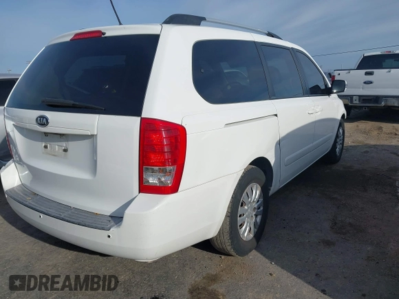 2011 Kia Sedona LX with VIN KNDMG4C74B6376150, listed as a IAAI auction lot 41820075 with 182,568 mi miles. Bid and sale history available at carsss.com. Image 4.