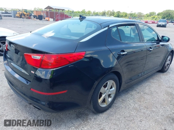 2015 Kia Optima LX z VIN KNAGM4A77F5651513, wystawiony jako IAAI lot #42385705 z przebiegiem 144 111 mil mil oraz . Historia ofert i sprzedaży dostępna na DreamBid. Obrazek 4.