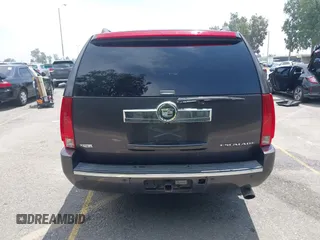 2011 Cadillac Escalade ESV Premium z VIN 1GYS4JEF2BR149146, wystawiony jako IAAI lot #42370325 z przebiegiem 68 787 mil mil oraz . Historia ofert i sprzedaży dostępna na DreamBid. Obrazek 16.