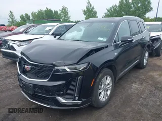 2024 Cadillac XT6 AWD Luxury z VIN 1GYKPBR49RZ723838, wystawiony jako IAAI lot #42346554 z przebiegiem 27 525 mil mil oraz . Historia ofert i sprzedaży dostępna na DreamBid. Obrazek 2.