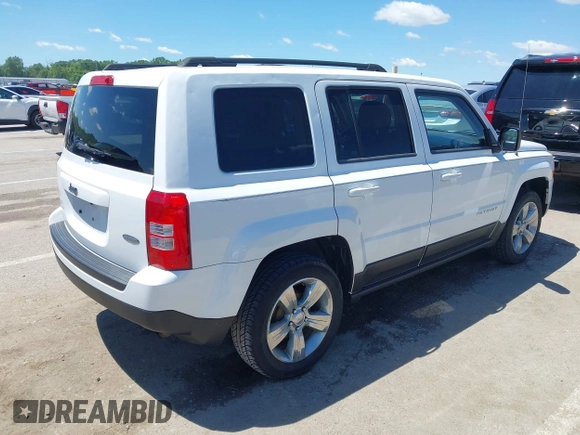 2014 Jeep Patriot Latitude z VIN 1C4NJPFB1ED505288, wystawiony jako IAAI lot #42118356 z przebiegiem 146 615 mil mil oraz . Historia ofert i sprzedaży dostępna na DreamBid. Obrazek 4.