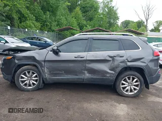 2017 Jeep Cherokee High Altitude z VIN 1C4PJMDS8HW501709, wystawiony jako IAAI lot #42232052 z przebiegiem 105 266 mil mil oraz . Historia ofert i sprzedaży dostępna na DreamBid. Obrazek 14.