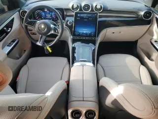 2025 Mercedes-Benz GLC 300 z VIN W1NKM4HBXSF265012, wystawiony jako Copart lot #51364355 z przebiegiem 4 756 mil mil oraz Szkoda całkowita • Salvage title. Historia ofert i sprzedaży dostępna na DreamBid. Obrazek 8.