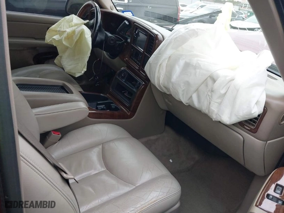 2005 GMC Yukon SLT with VIN 1GKEC13T85J178091, listed as a IAAI auction lot 41340788 with 160,587 mi miles. Bid and sale history available at carsss.com. Image 5.