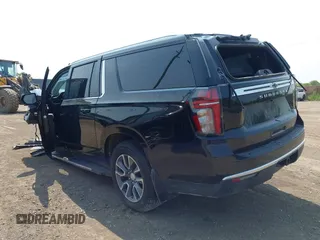 2021 Chevrolet Suburban LS z VIN 1GNSKBKD5MR303640, wystawiony jako IAAI lot #42359585 z przebiegiem Nie podano mil oraz . Historia ofert i sprzedaży dostępna na DreamBid. Obrazek 3.