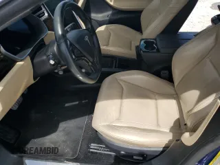 2016 Tesla Model S 90D z VIN 5YJSA1E20GF160834, wystawiony jako Copart lot #61898505 z przebiegiem 131 153 mil mil oraz Szkoda całkowita • Salvage title. Historia ofert i sprzedaży dostępna na DreamBid. Obrazek 7.