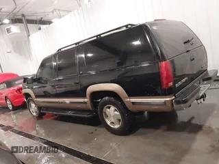 1996 GMC Suburban with VIN 1GKFK16R5TJ721935, listed as a IAAI auction lot 41389890 with 189,243 mi miles. Bid and sale history available at carsss.com. Image 15.