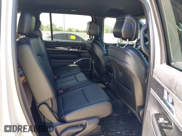 2022 Jeep Wagoneer Series II with VIN 1C4SJUBT2NS181344, listed as a IAAI auction lot 42062809 with 40,389 mi miles and . Bid and sale history available at DreamBid. Image 8.