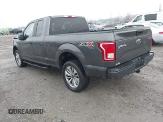 2017 Ford F-150 XL z VIN 1FTFX1EFXHKE03394, wystawiony jako IAAI lot #41471000 z przebiegiem 217 333 mil mil oraz . Historia ofert i sprzedaży dostępna na DreamBid. Obrazek 3.
