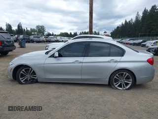 2017 BMW 3 Series 320i xDrive с VIN WBA8A3C36HK692592, выставлен на аукционе IAAI как лот 42218917 с пробегом 72 344 миль миль и . История ставок и продаж доступна на DreamBid. Изображение 14.