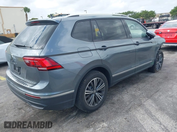 2024 Volkswagen Tiguan Wolfsburg Edition z VIN 3VV6B7AX3RM228613, wystawiony jako IAAI lot #41904996 z przebiegiem 3 129 mil mil oraz . Historia ofert i sprzedaży dostępna na DreamBid. Obrazek 4.