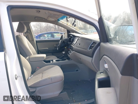 2018 Kia Sedona L with VIN KNDMA5C12J6386368, listed as a IAAI auction lot 38263325 with Not Provided miles and . Bid and sale history available at DreamBid. Image 5.