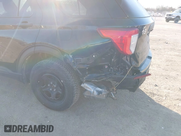 2020 Ford Police Interceptor Utility z VIN 1FM5K8AB5LGD08853, wystawiony jako IAAI lot #41556880 z przebiegiem 90 477 mil mil oraz . Historia ofert i sprzedaży dostępna na DreamBid. Obrazek 6.