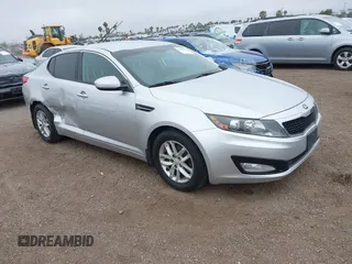 2013 Kia Optima LX z VIN KNAGM4A77D5431091, wystawiony jako IAAI lot #42428798 z przebiegiem 158 089 mil mil oraz . Historia ofert i sprzedaży dostępna na DreamBid. Obrazek 1.