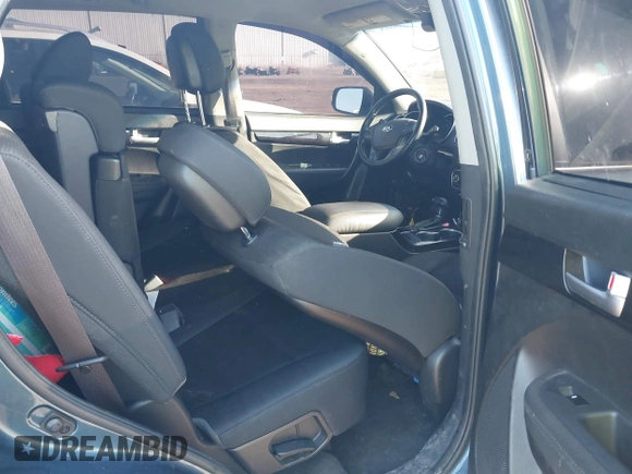 2015 Kia Sorento LX with VIN 5XYKT4A70FG564933, listed as a IAAI auction lot 41791941 with 136,573 mi miles. Bid and sale history available at carsss.com. Image 8.