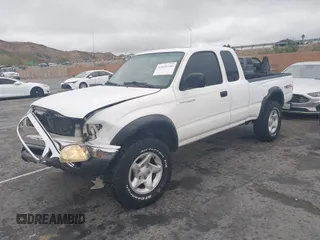 2001 Toyota Tacoma z VIN 5TEWN72N11Z820568, wystawiony jako IAAI lot #41820146 z przebiegiem 188 430 mil mil oraz . Historia ofert i sprzedaży dostępna na DreamBid. Obrazek 16.