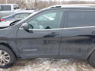 2019 Jeep Cherokee Latitude with VIN 1C4PJMCX6KD155434, listed as a IAAI auction lot 41347851 with 256,713 mi miles. Bid and sale history available at carsss.com. Image 15.