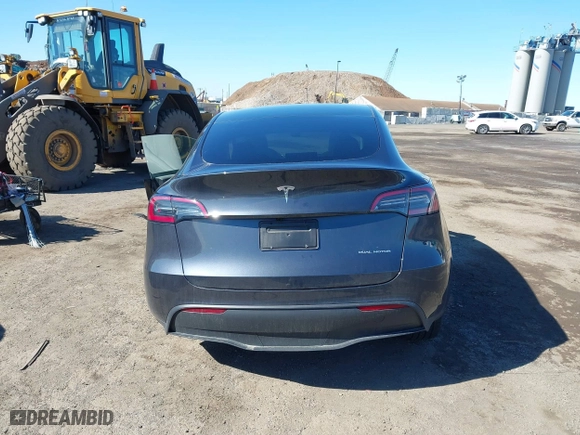 2025 Tesla Model Y Long Range with VIN 7SAYGDEE1SA351255, listed as a IAAI auction lot 41816235 with 1,463 mi miles. Bid and sale history available at carsss.com. Image 15.