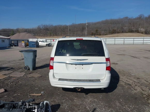 2013 Chrysler Town & Country Touring with VIN 2C4RC1BG8DR573559, listed as a IAAI auction lot 41793874 with 205,005 mi miles. Bid and sale history available at carsss.com. Image 17.