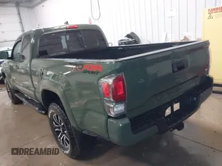 2022 Toyota Tacoma SR z VIN 3TYSZ5AN0NT094346, wystawiony jako IAAI lot #41715982 z przebiegiem 58 463 mil mil oraz . Historia ofert i sprzedaży dostępna na DreamBid. Obrazek 3.