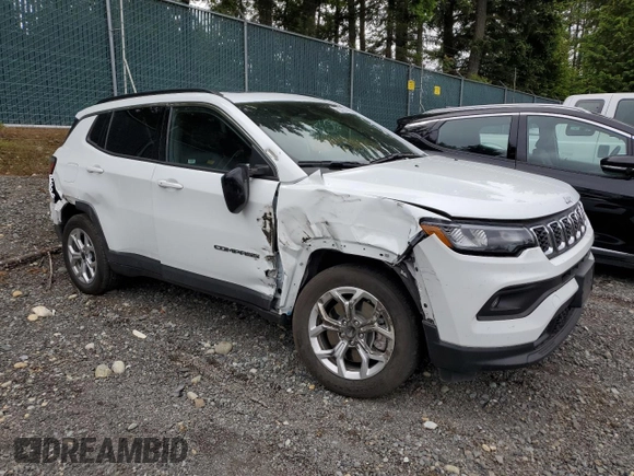 2025 Jeep Compass Latitude с VIN 3C4NJDBN6ST547007, выставлен на аукционе Copart как лот 59798085 с пробегом 6 475 миль миль и На запчасти • Non repairable. История ставок и продаж доступна на DreamBid. Изображение 4.
