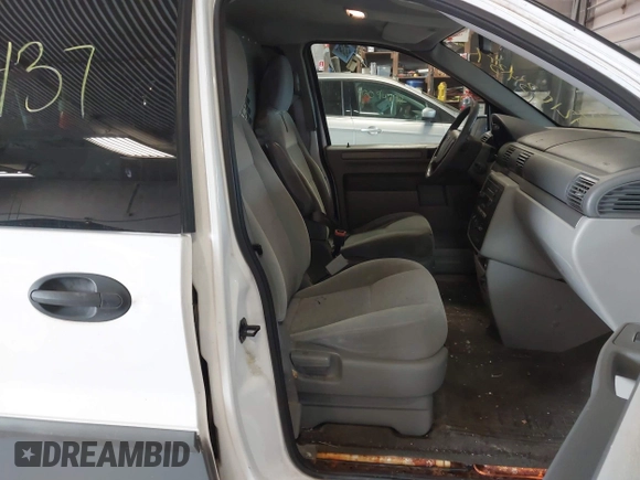 2006 Ford Freestar Cargo with VIN 2FTZA54666BA14556, listed as a IAAI auction lot 42103437 with 147,998 mi miles. Bid and sale history available at carsss.com. Image 5.