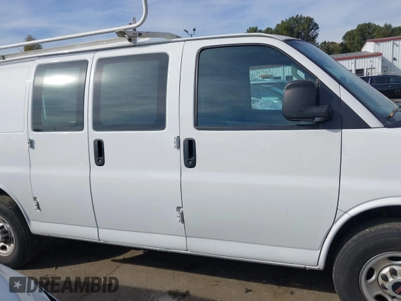 2020 GMC Savana Cargo Van with VIN 1GTW7AFG7L1265254, listed as a IAAI auction lot 40863188 with 86,054 mi miles. Bid and sale history available at carsss.com. Image 13.