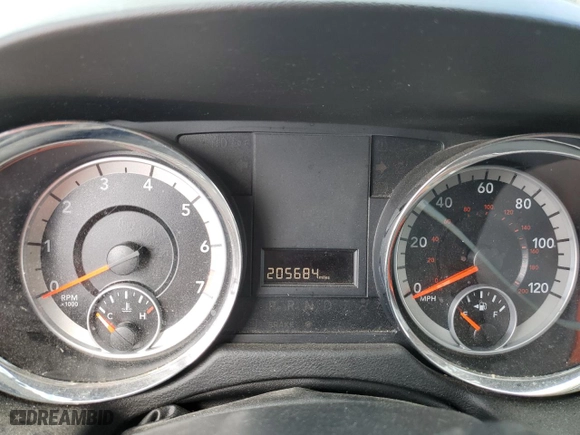 2013 Dodge Grand Caravan SXT with VIN 2C4RDGCG8DR653863, listed as a Copart auction lot 48237375 with 205,684 mi miles and Clean Title. Bid and sale history available at carsss.com. Image 9.