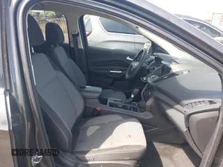 2017 Ford Escape SE z VIN 1FMCU0GD0HUE06774, wystawiony jako IAAI lot #42135955 z przebiegiem 141 807 mil mil oraz . Historia ofert i sprzedaży dostępna na DreamBid. Obrazek 5.