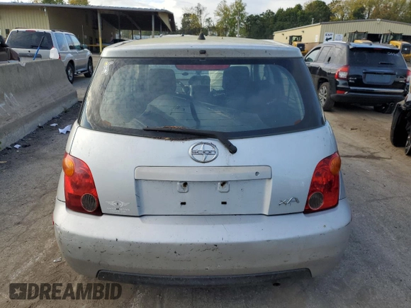2005 Scion xA z VIN JTKKT624550121979, wystawiony jako Copart lot #73280404 z przebiegiem Nie podano mil oraz Szkody całkowita. Historia ofert i sprzedaży dostępna na DreamBid. Obrazek 6.