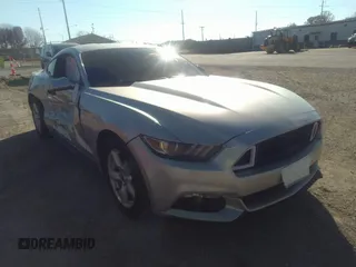 2015 Ford Mustang EcoBoost z VIN 1FA6P8TH7F5386066, wystawiony jako IAAI lot #34865266 z przebiegiem 113 862 mil mil oraz . Historia ofert i sprzedaży dostępna na DreamBid. Obrazek 1.
