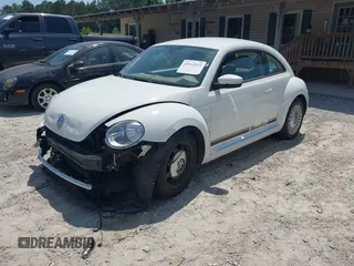 2013 Volkswagen Beetle 2.5L w/Sun с VIN 3VWJP7AT2DM659280, выставлен на аукционе IAAI как лот 42165515 с пробегом Не указан миль и . История ставок и продаж доступна на DreamBid. Изображение 2.