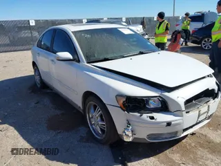 2006 Volvo S40 2.4L with VIN YV1MS390662215602, listed as a IAAI auction lot 41843161 with 184,397 mi miles. Bid and sale history available at carsss.com. Image 1.