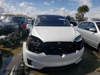 2018 Tesla Model X 75D with VIN 5YJXCAE23JF091452, listed as a Copart auction lot 43819833 with 57,592 mi miles. Bid and sale history available at carsss.com. Image 5.